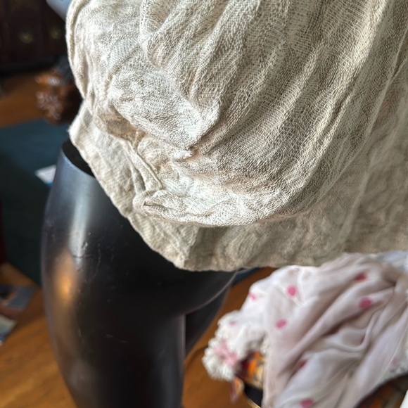 Elegant Cream Button-Up Women's Top - Picture 11 of 16